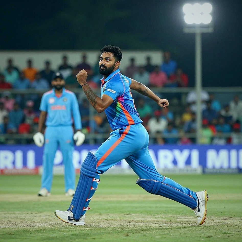 118 in Six Overs, and a Spinner Who Never Came On